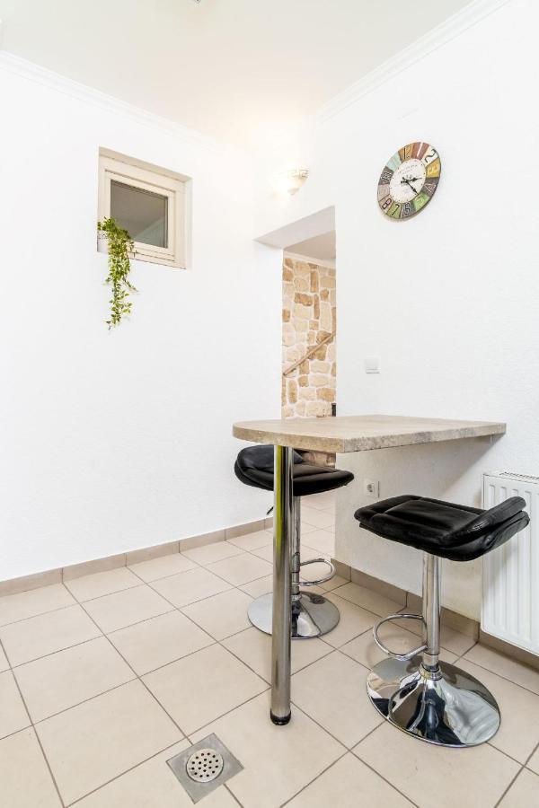 Zollus House Tvrda Apartment Osijek Exterior photo